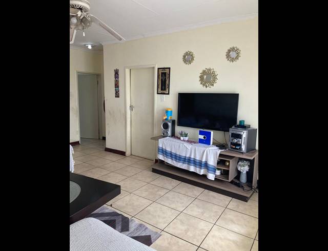 2 BEDROOM APARTMENT FOR SALE IN RUSTENBURG CENTRAL